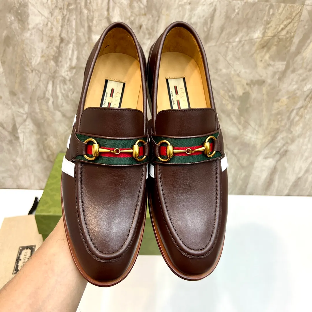 Original leather outsole P900 Brand: Co-branded Adidas｜GUCCI (Gucci) Standard code: Men's size 38–44 (45/46 can be customized) Grade: Same style as the official website Original quality Material: Original cowhide Leather lining Original leather outsole Style category: Men's fashionable casual leather shoes Distinguished big-name luxury elements top luxury Color: Actual picture